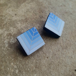 Light blue colour fade studs