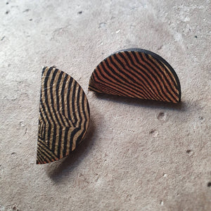 Black and gold wave stripe stud earrings