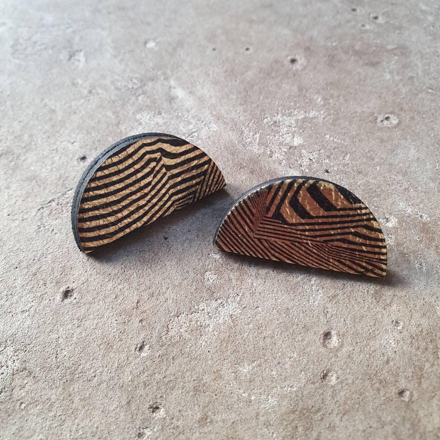 Black and gold wave stripe stud earrings