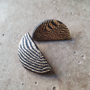 Black and gold wave stripe stud earrings