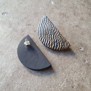 Black and gold wave stripe stud earrings