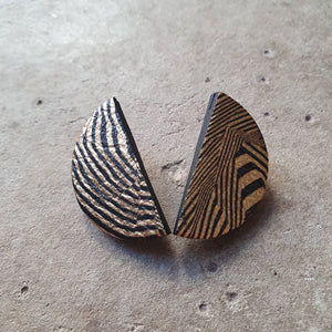 Black and gold wave stripe stud earrings