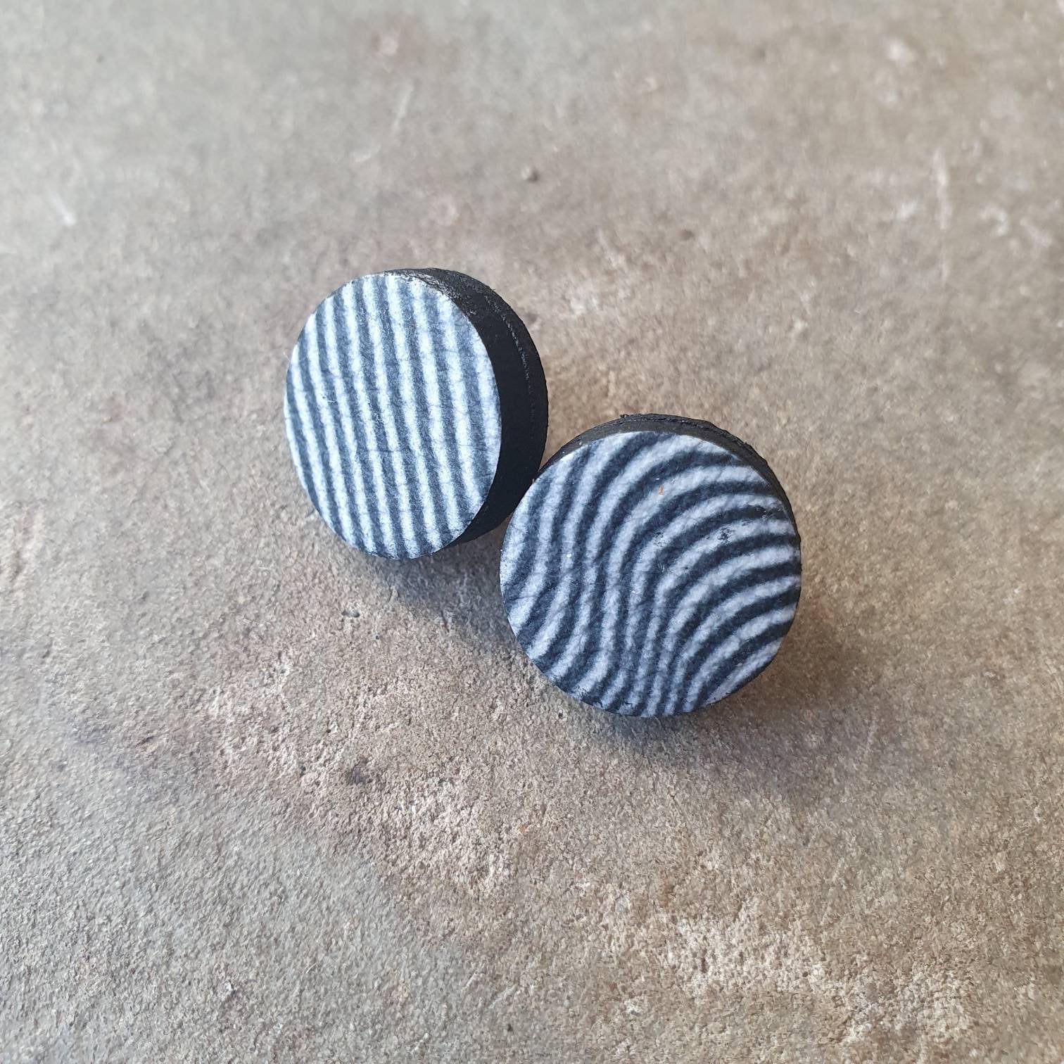 Zebra wave chubby studs